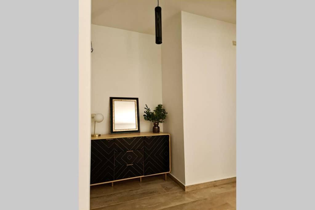 Modern Apt In The Heart Of Glyfada - Literally!! เอเธนส์ ภายนอก รูปภาพ